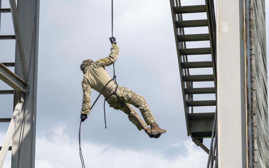 Airman dies after rappelling incident at UTSA-Navy game