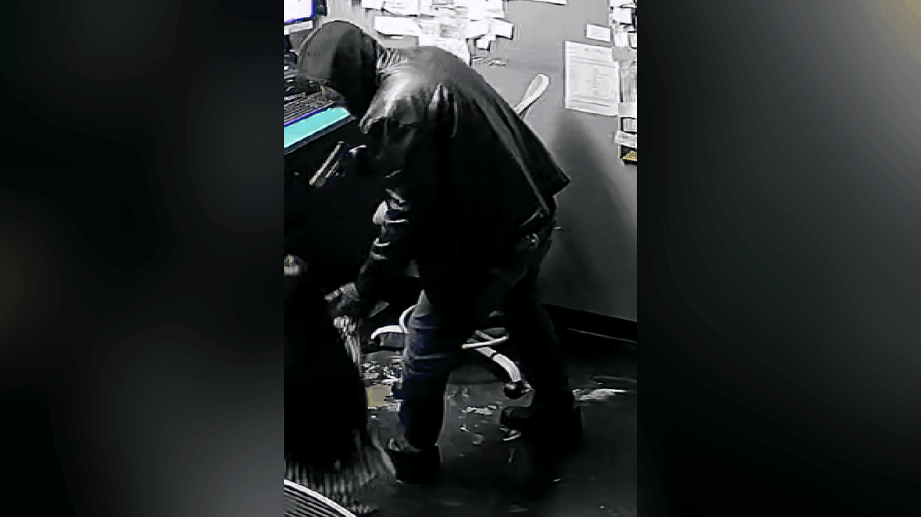Police search for 2 suspects after violent robbery in North Columbus – WSYX