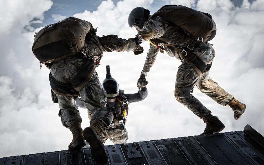 Army surpasses Special Forces recruiting goal to end 15-year slump