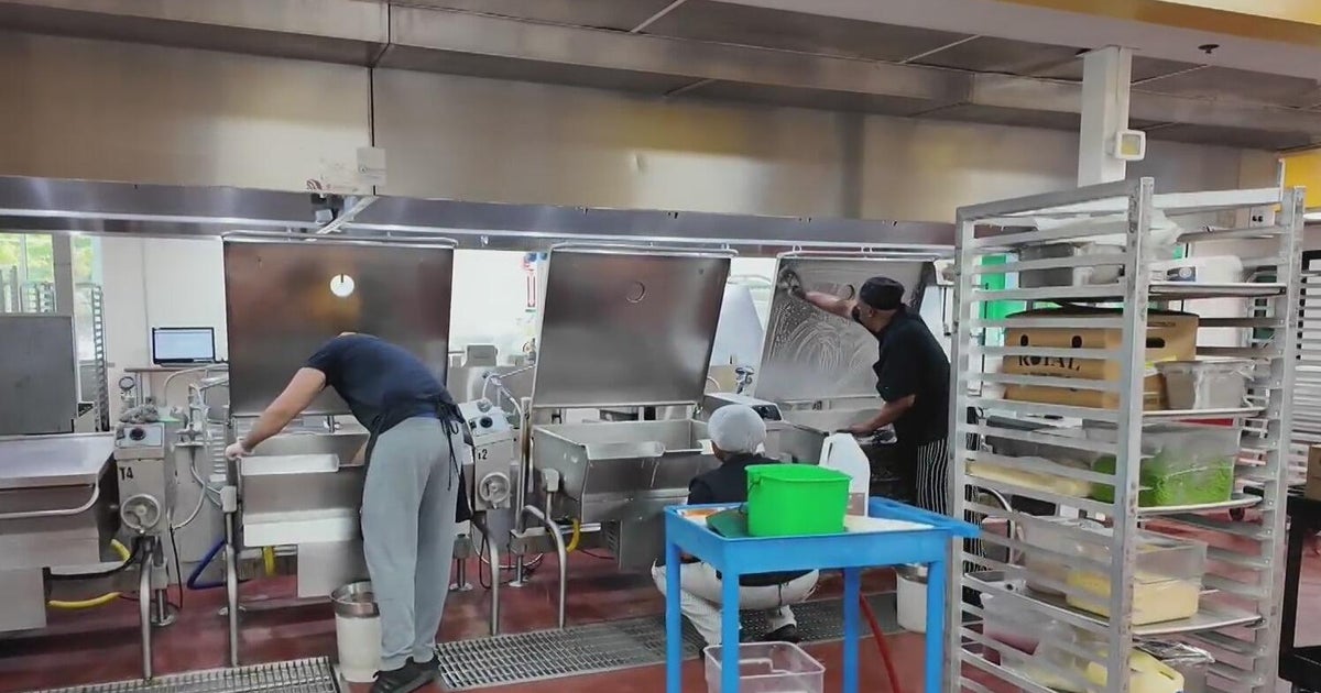 Inside Open Hand Atlanta's operation to fight hunger – CBS News