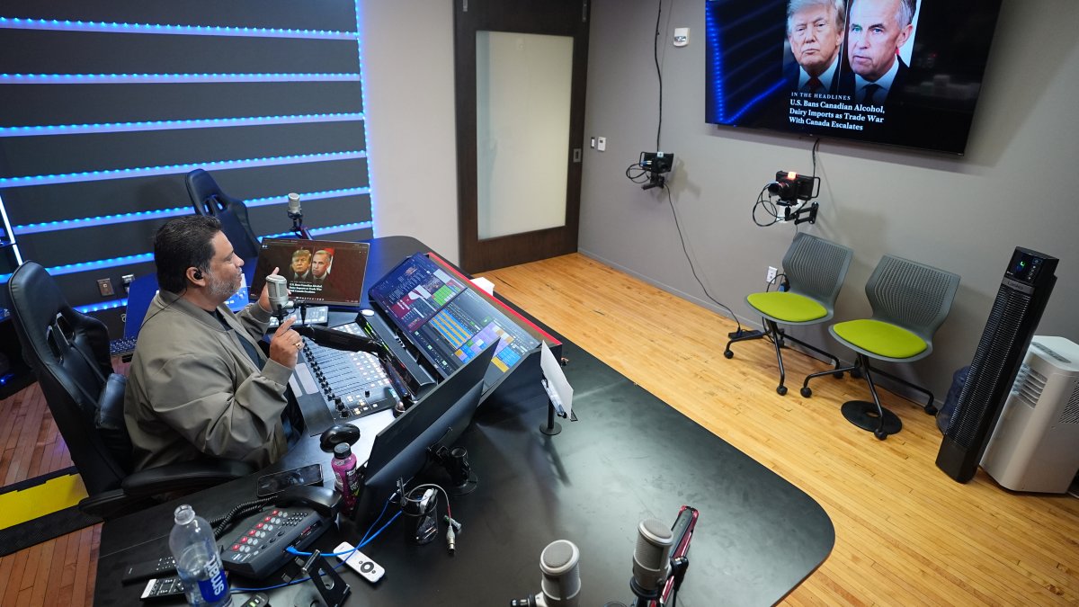 Spanish-language radio show overflows with frustrated voters in Pa. battleground – NBC10 Philadelphia