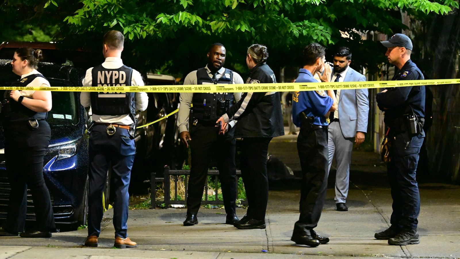 Masked suspect sought in shooting that left 8 people, including 4 children, wounded in Brooklyn's Coney's Island: NYPD – ABC News – Breaking News, Latest News and Videos