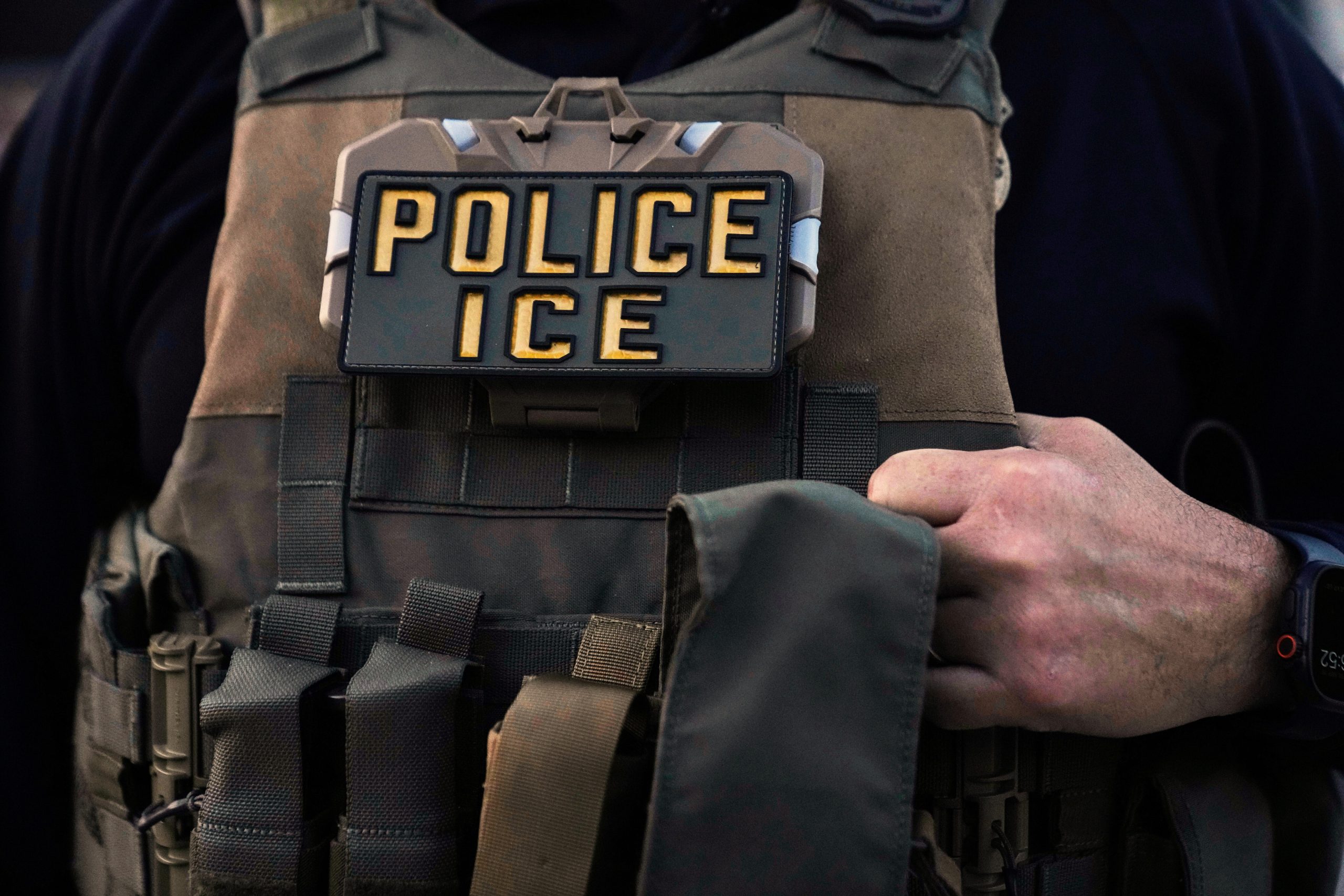 Man beaten by ICE agents in Evanston in possible case of mistaken identity, per police – Chicago Tribune