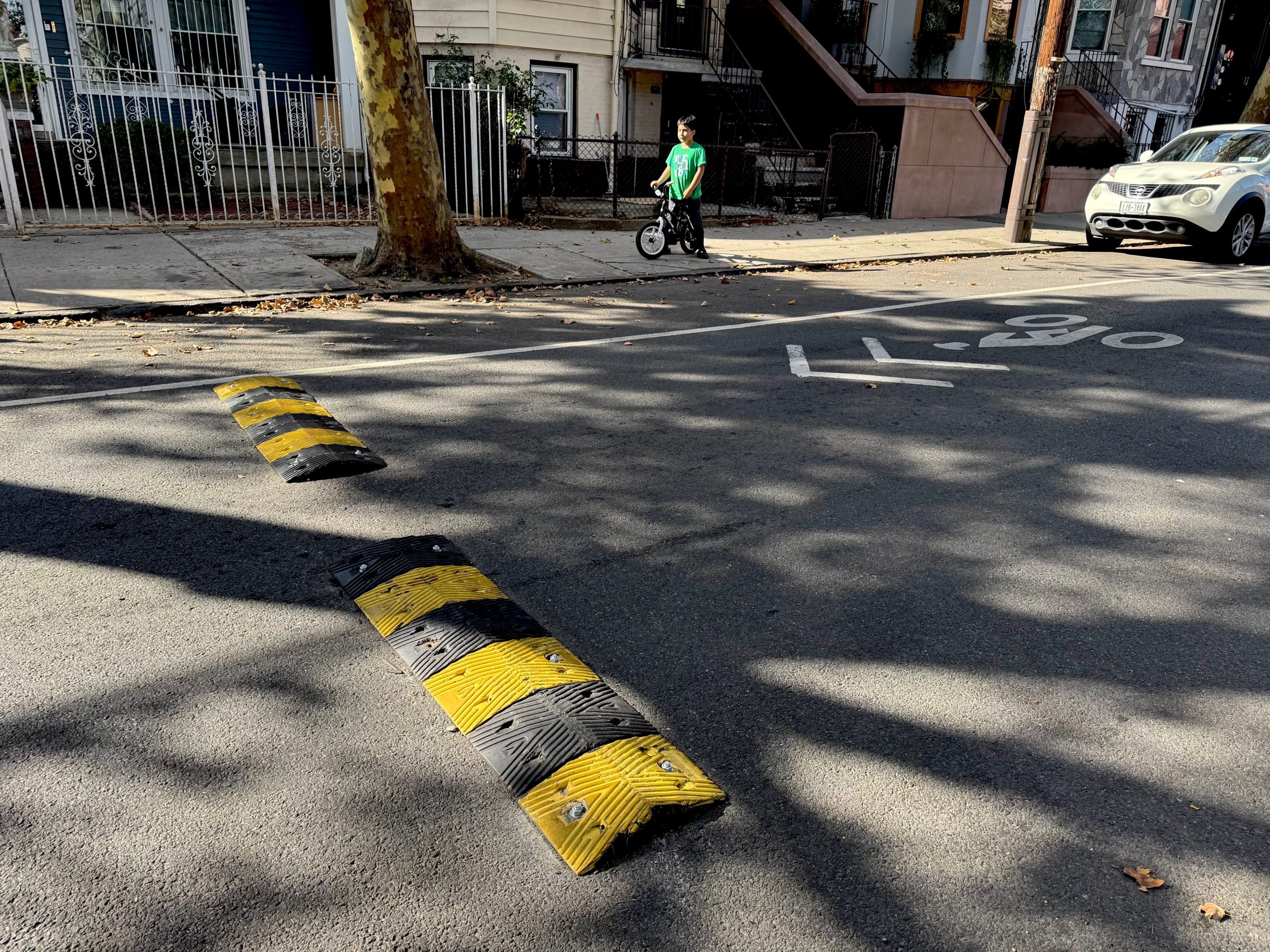 Brooklyn man installs his own speed bumps on street to keep local kids safe – New York Daily News