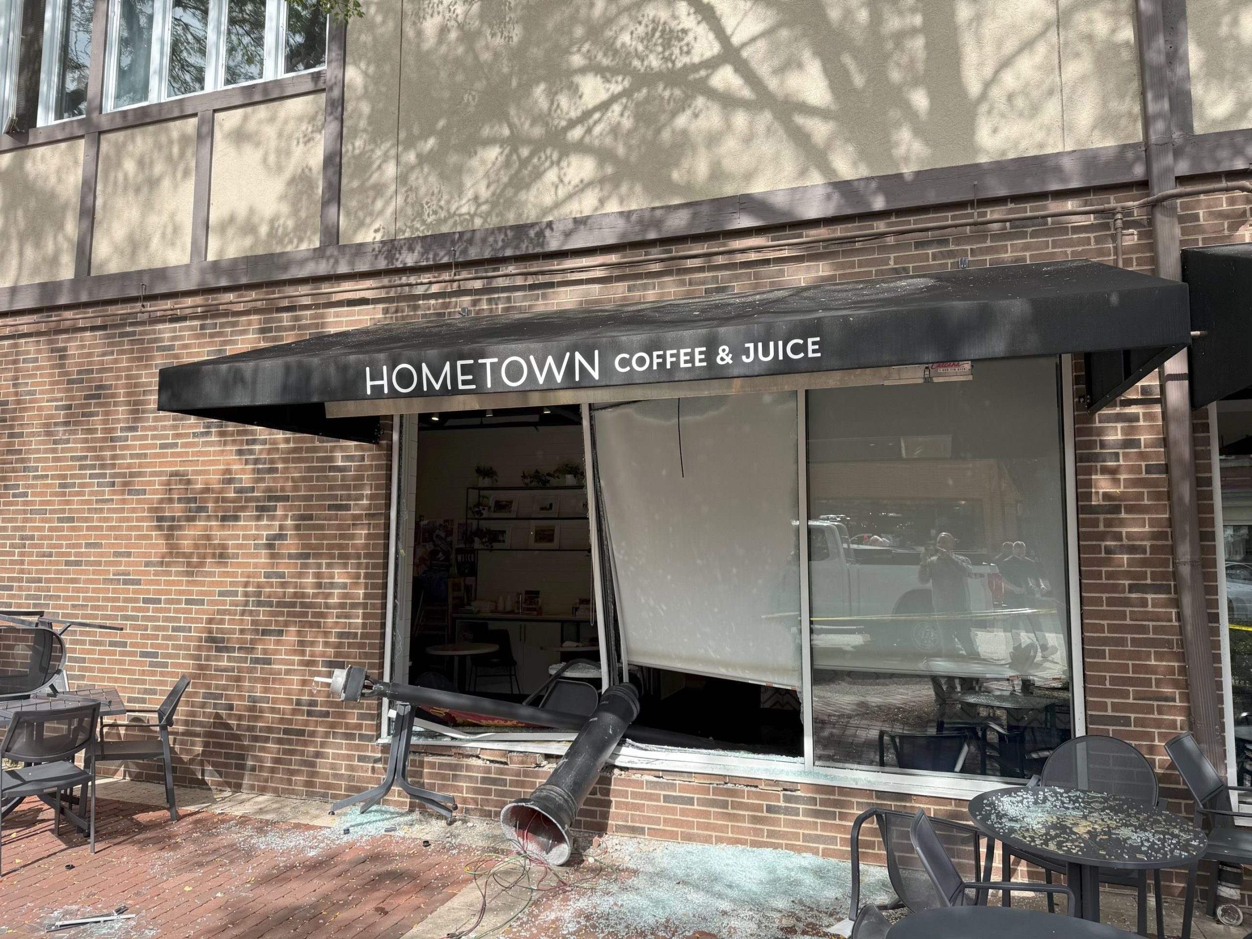Driver crashes through window of Glencoe coffee shop; four injured, per police – Chicago Tribune