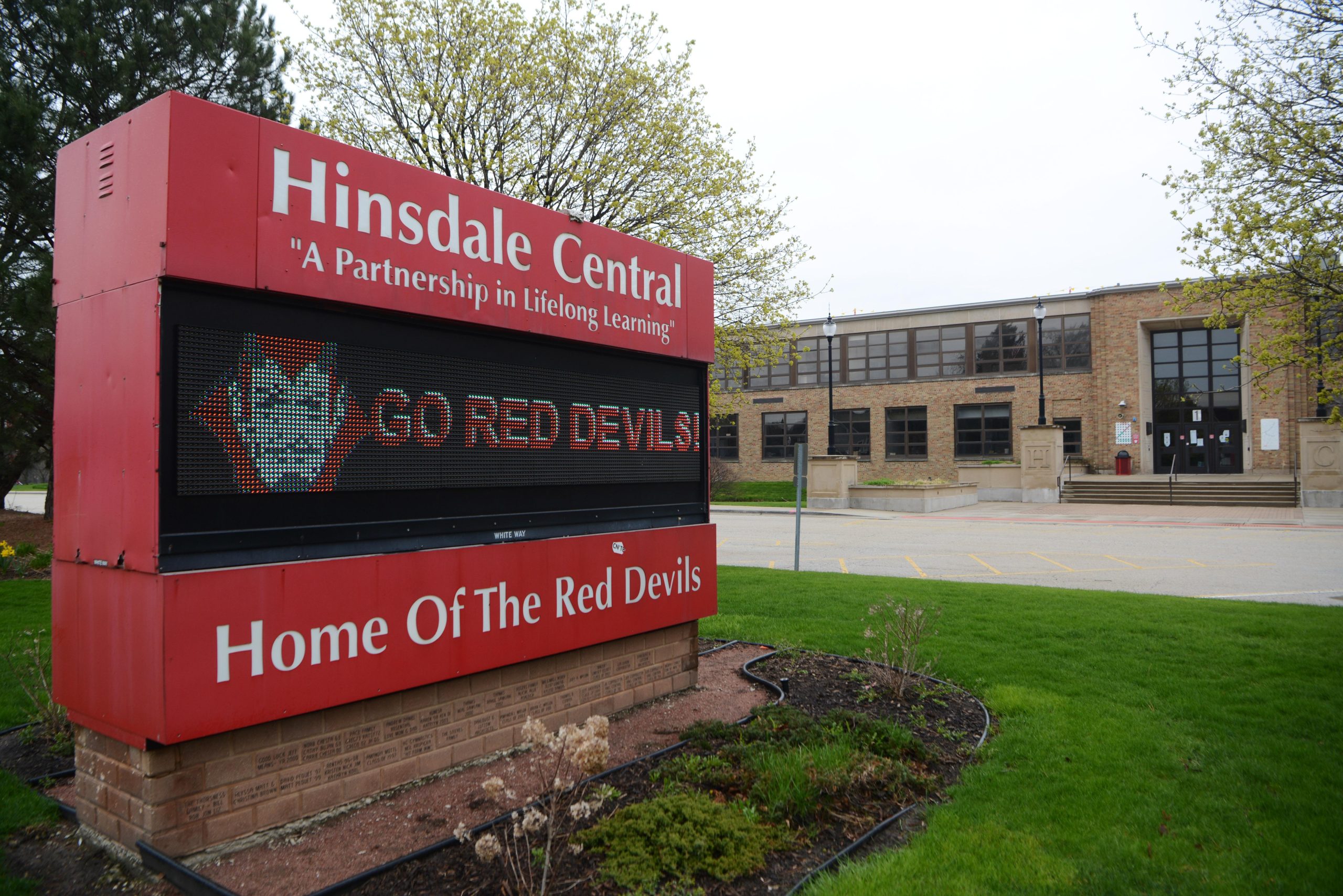 Hinsdale Central High School in top 10, South in top 100 in recent Illinois rankings – Chicago Tribune