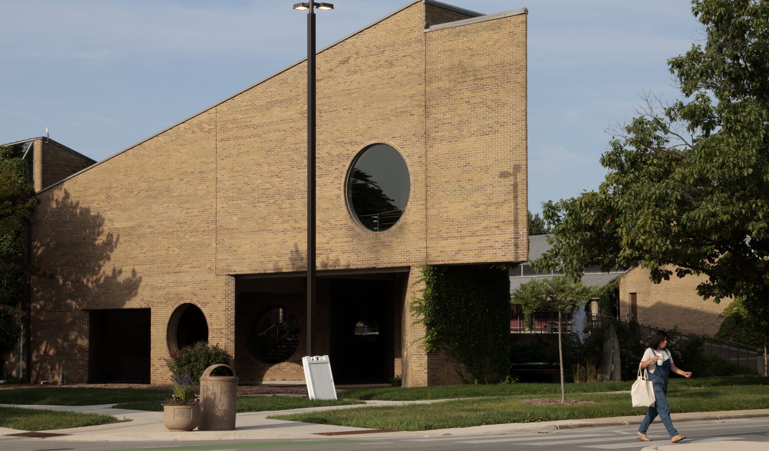 Federal court upholds Oak Park ordinance requiring new buildings be all electric – Chicago Tribune