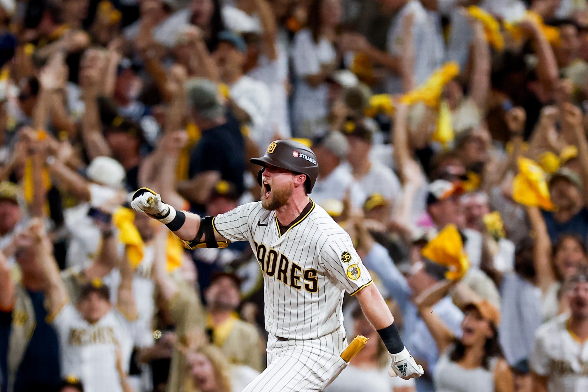 King-sized win for Padres, who stave off elimination by beating Brewers – San Diego Union-Tribune