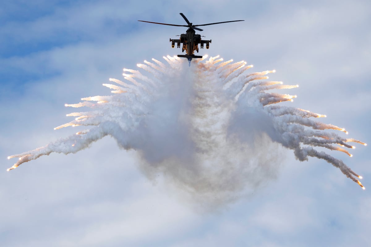 Israel secures procurement of 12 Apache gunships in last-minute maneuver