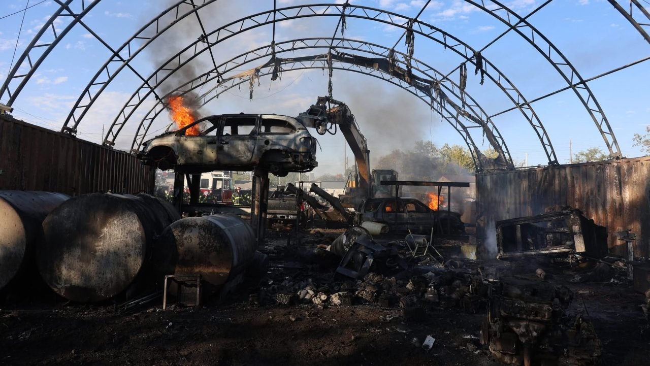 Employee seriously injured in Indianapolis auto yard fire – WRTV