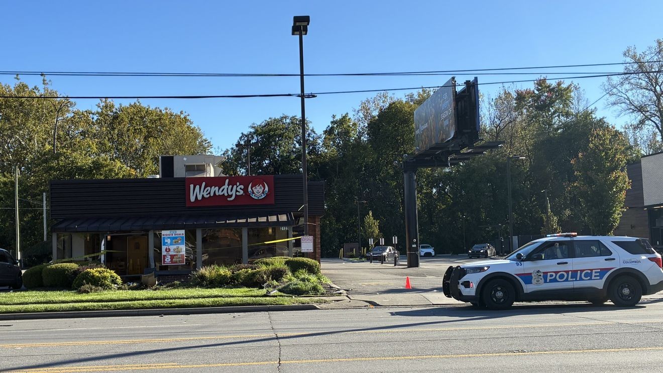 Hit-and-run crash sends minivan through Wendy’s window – WSYX