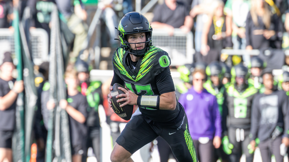 Oregon likely to start Brock Thomas at QB: Ducks make key change as CFP hopes hang in balance