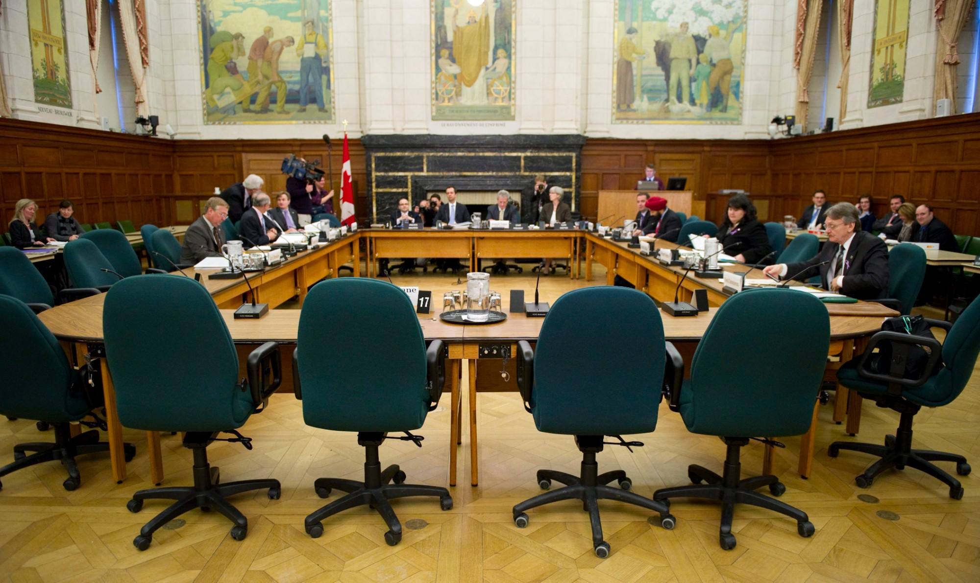 Ex-council member tells committee veterans’ emails were never forwarded to women advisers – The Hub | More Signal. Less Noise.