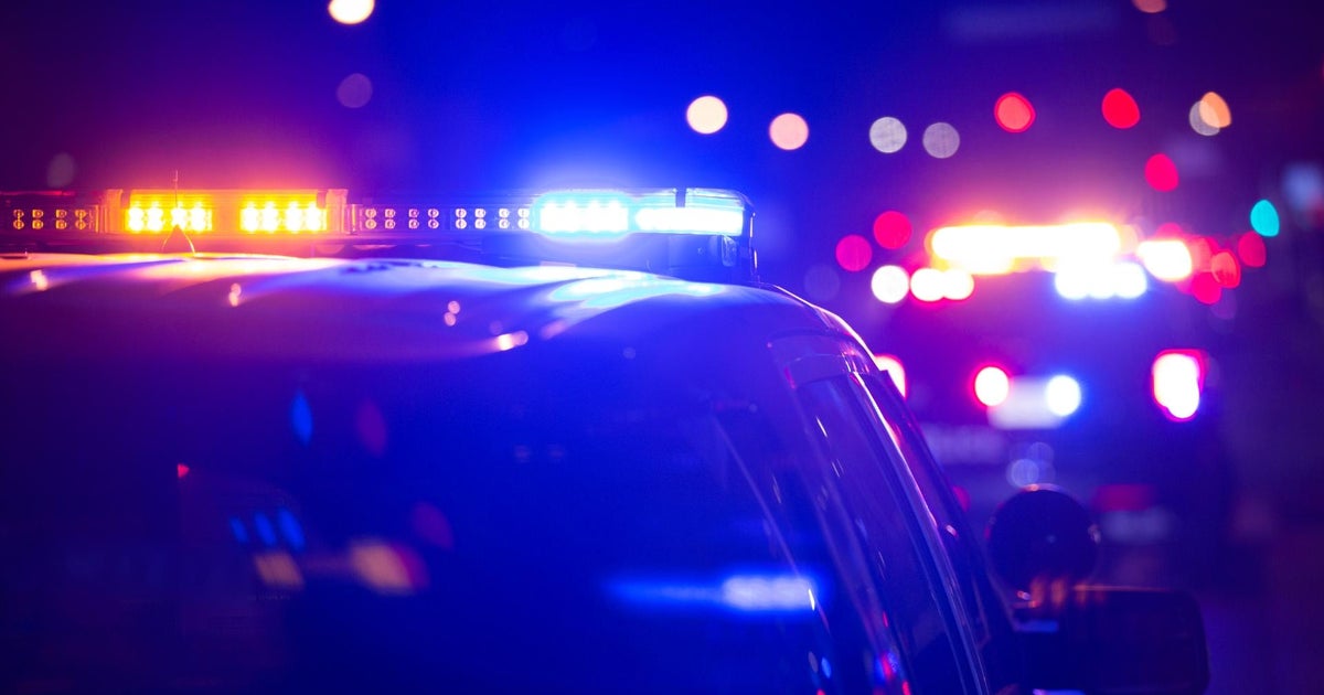 Denver police investigating crash that killed pedestrian – CBS News