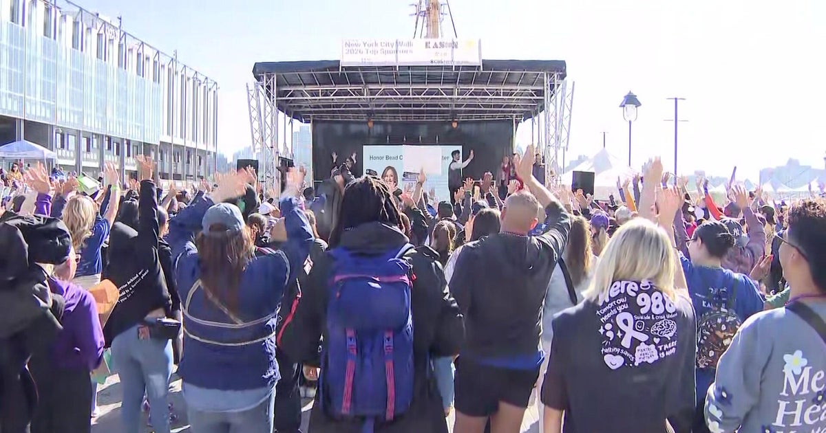 Hundreds in NYC join Out of the Darkness Walk for suicide prevention – CBS News