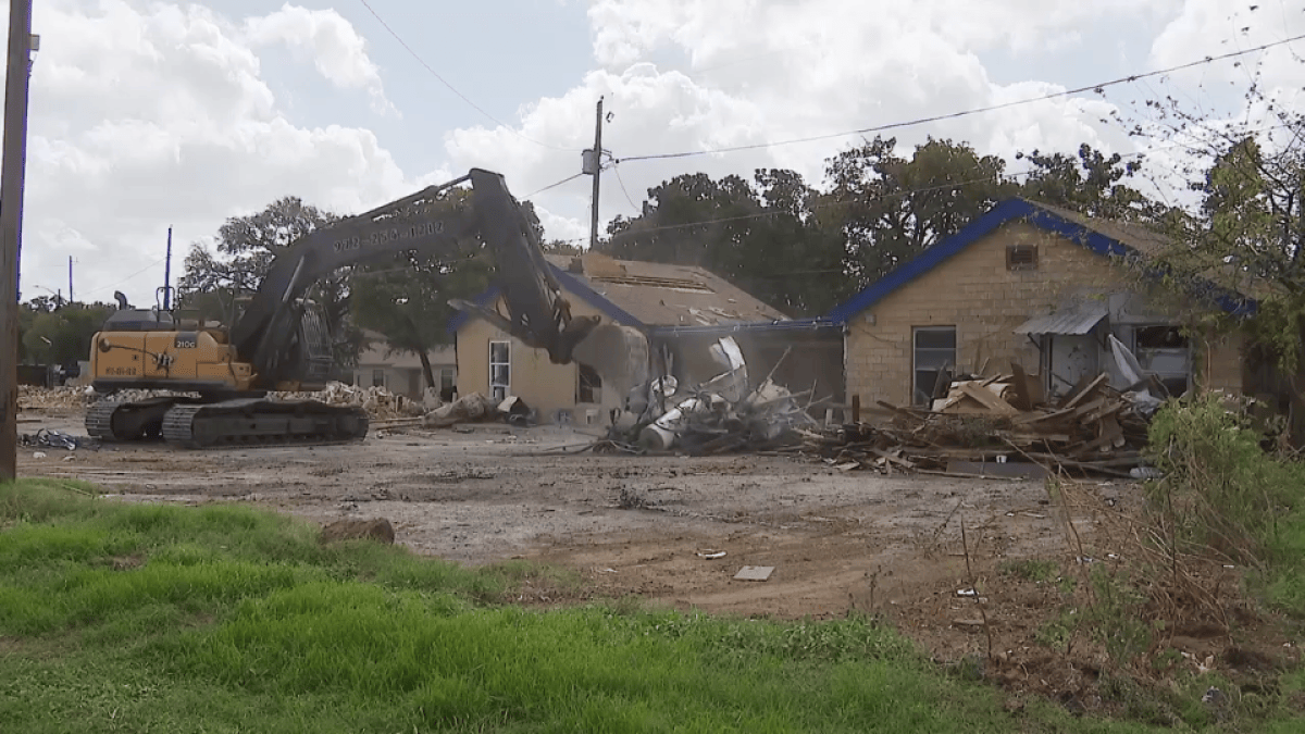 Fort Worth tears down East Lancaster motel after years of crime, violations – NBC 5 Dallas-Fort Worth