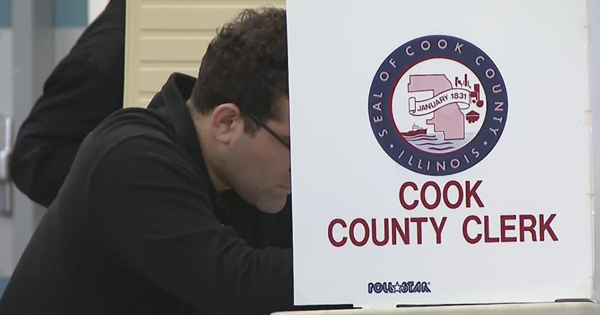 Early voting expanding in Chicago, suburbs as midterms near – CBS News