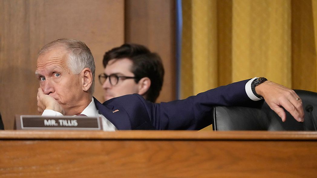 Tillis in new book rips into Trump ad­min­is­tration, predicts Re­pub­lican defeats in November – Spectrum News