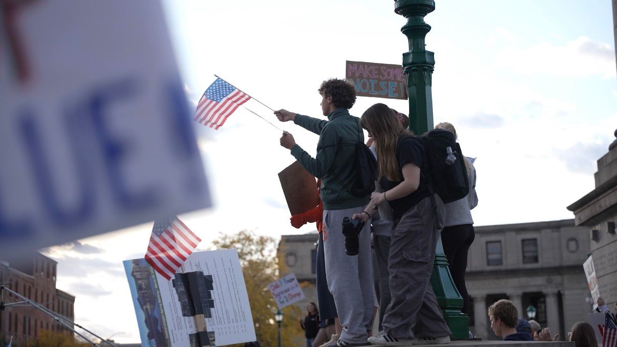 Protesters rally as President Trump visits Syracuse – Spectrum News