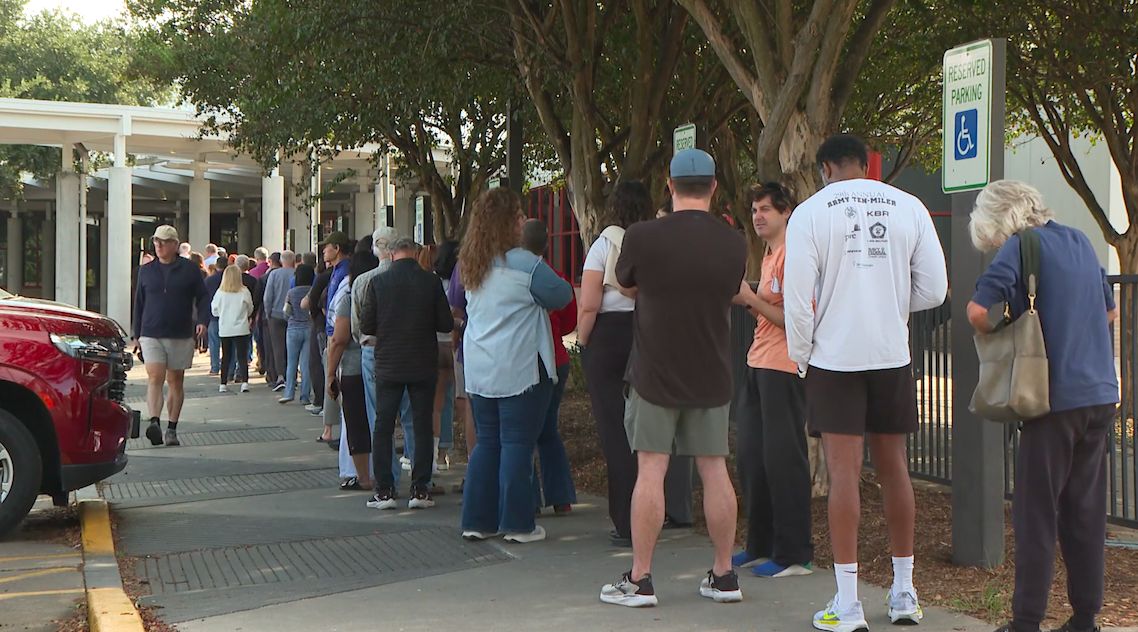 Houston voters welcome long lines as early voting begins – Spectrum News