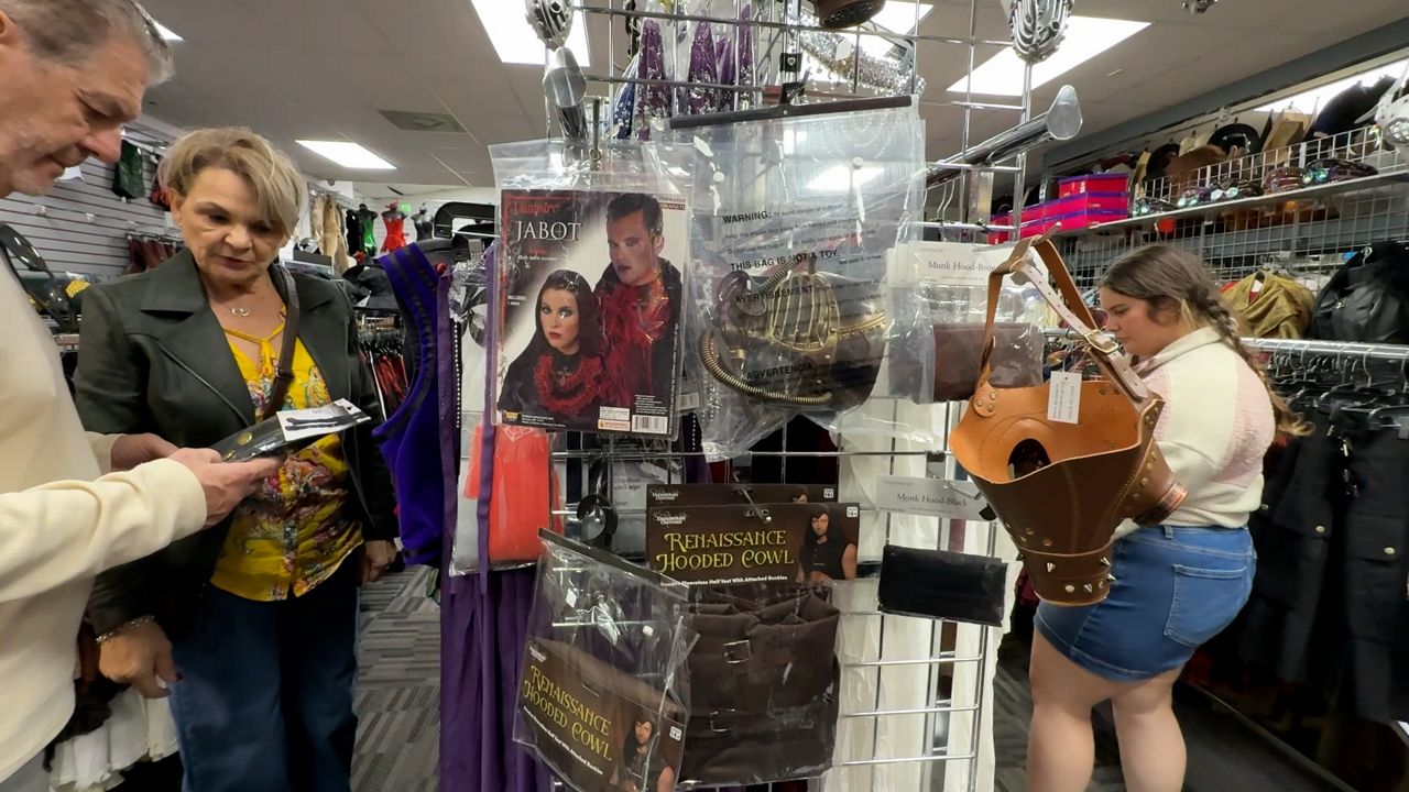 Halloween shoppers expected to spend record $13.5 billion – Spectrum News