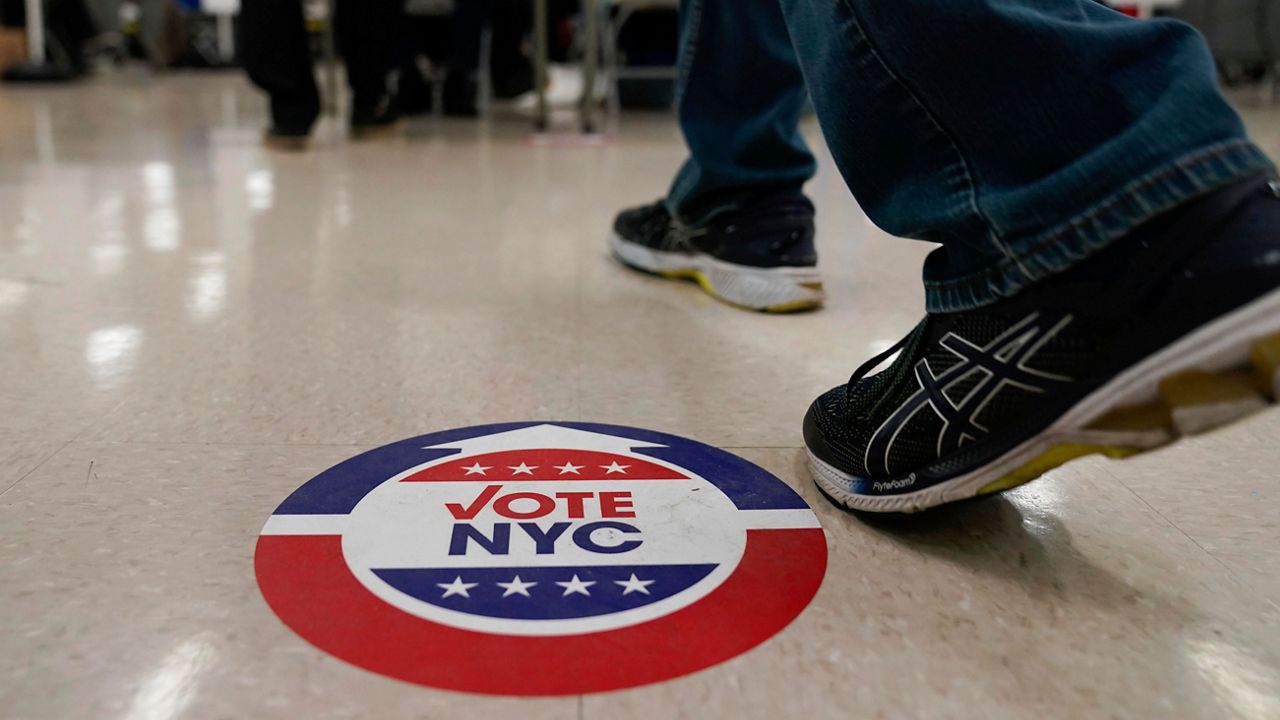 More than 165,000 New Yorkers vote early in first weekend – Spectrum News NY1