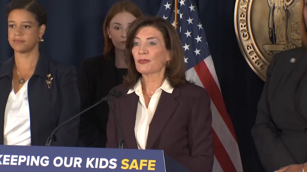 Hochul reacts to new polling, says Mamdani 'returned' favor by campaigning for her – Spectrum News