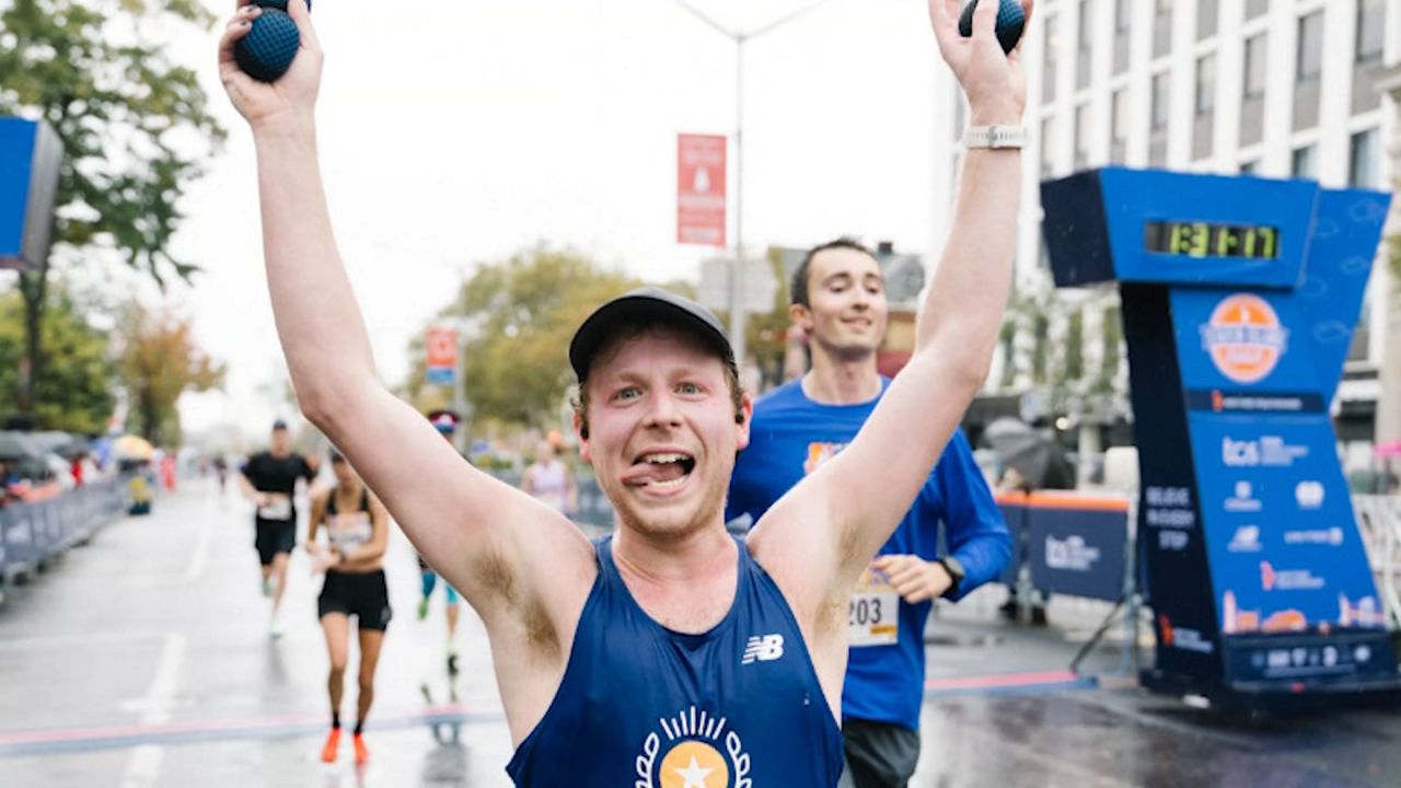 New York City Marathon runner plans to juggle entire 26.2-mile race – Spectrum News NY1