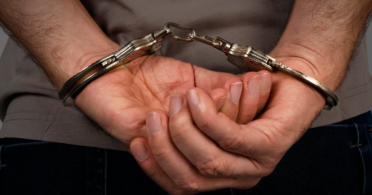 Georgia business owner, Florida attorney charged in $2-million Ponzi schemes, prosecutors say – CBS News
