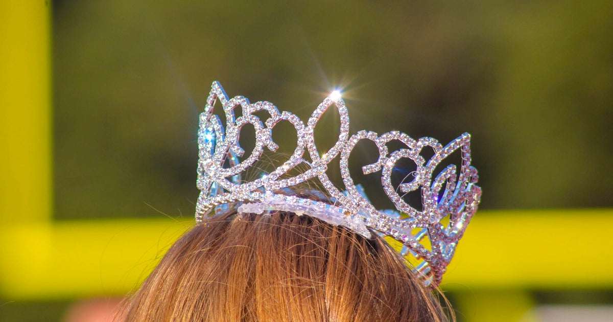 Transgender Georgia high school student calls for change to who can run for homecoming queen – CBS News