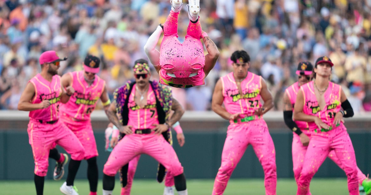 Banana Ball returns to Denver's Coors Field next year – CBS News