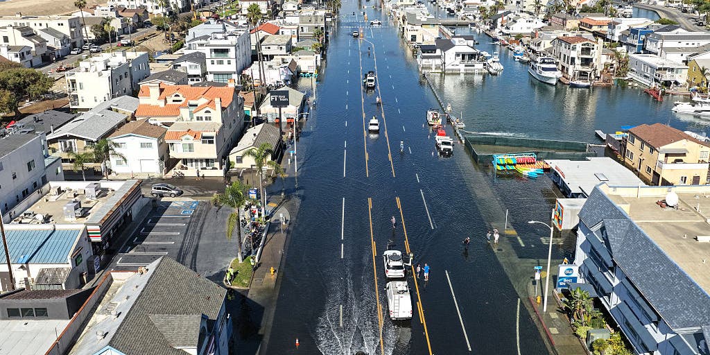 West Coast faces days of record-breaking tidal flooding, sending streets and businesses underwater – FOX Weather