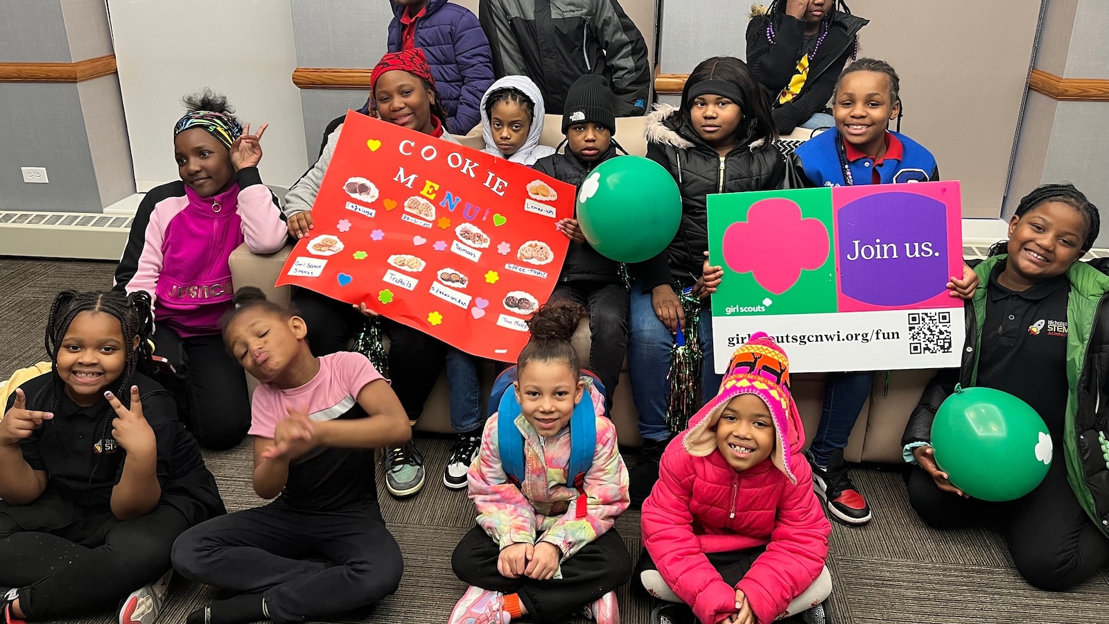 Chicago Girl Scout troop rallies to sell 2,100 cookie boxes to stay together – ABC News – Breaking News, Latest News and Videos