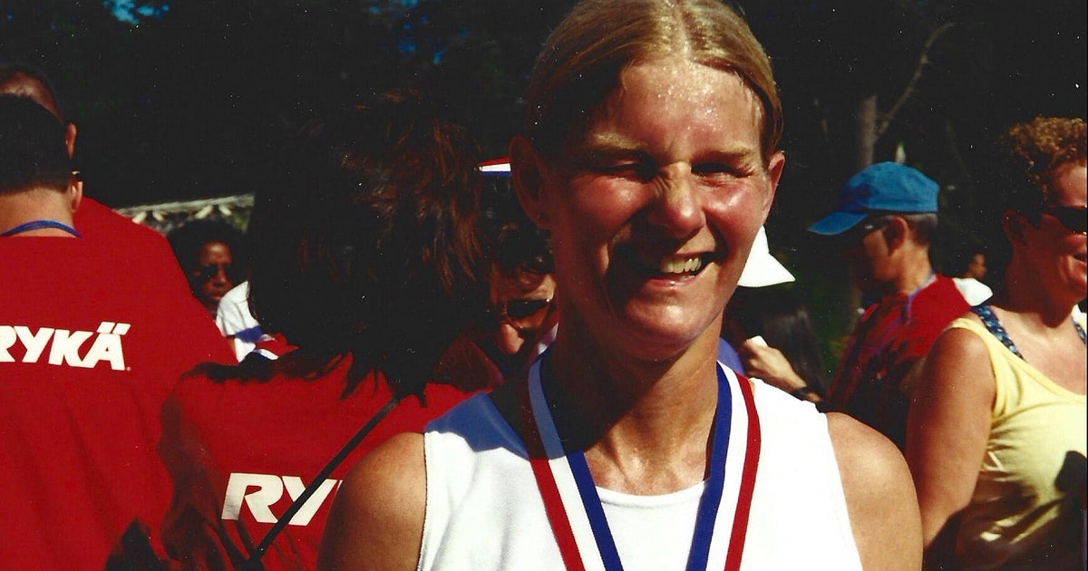 For 50 years, this NYC Marathon volunteer has helped runners at the starting line: "It's more exciting than the finish" – CBS News