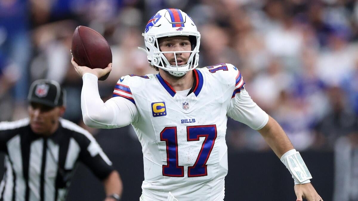 LOOK: Josh Allen channels Brett Favre with unbelievable backhanded touchdown pass