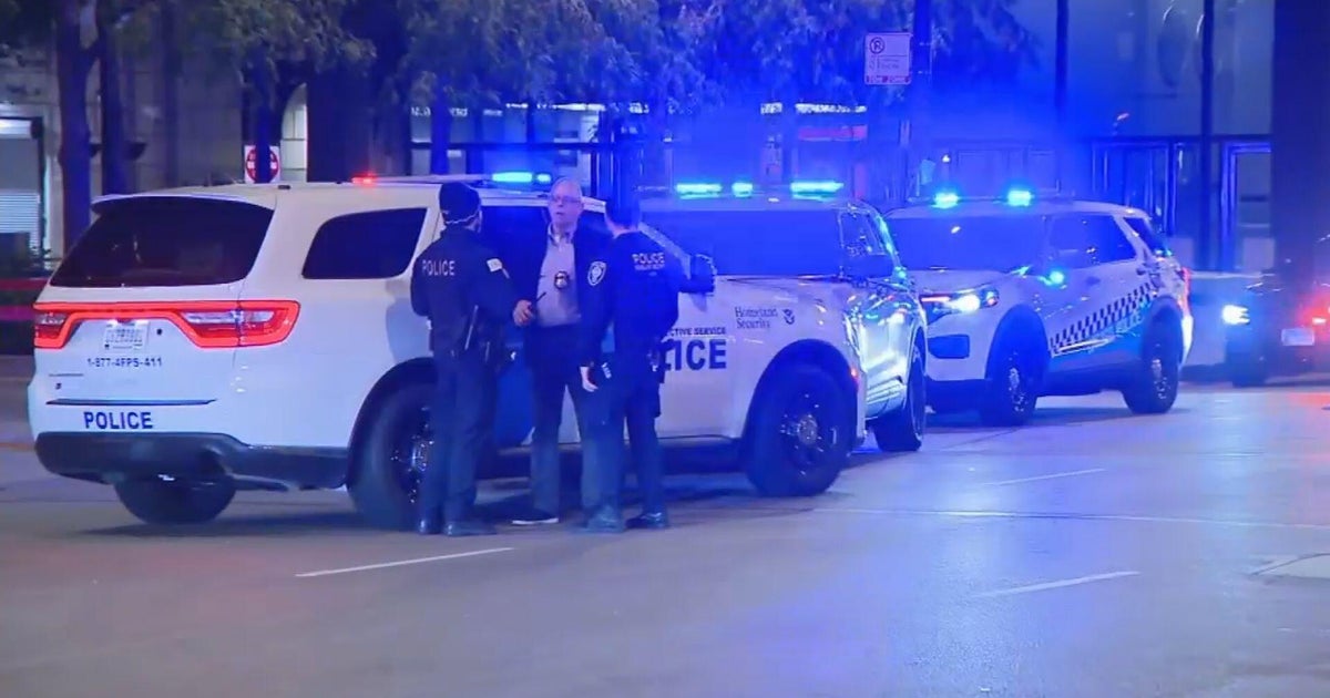 Suspect in custody after gunfire outside Kluczynski Federal Building in Chicago – CBS News