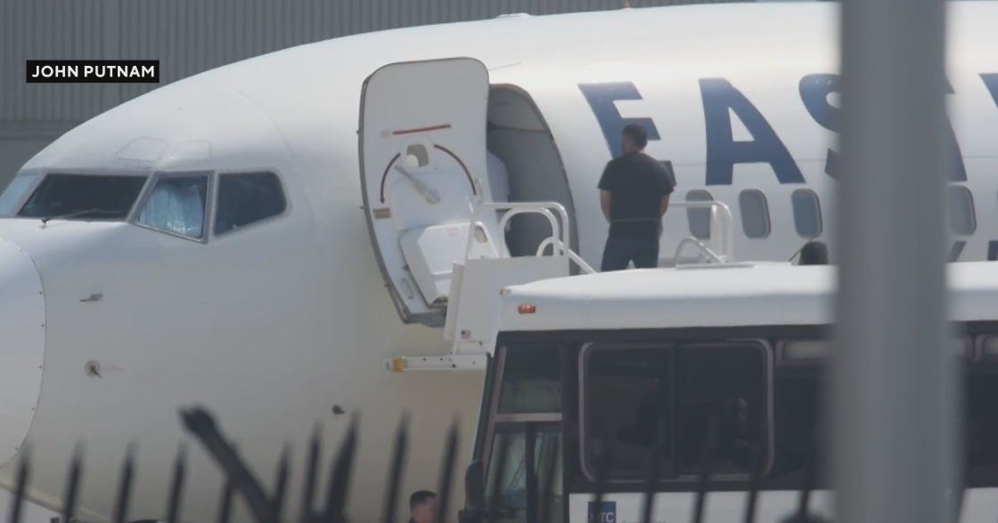 ICE deportation flights end at Dallas Love Field, shift to Fort Worth airport – CBS News