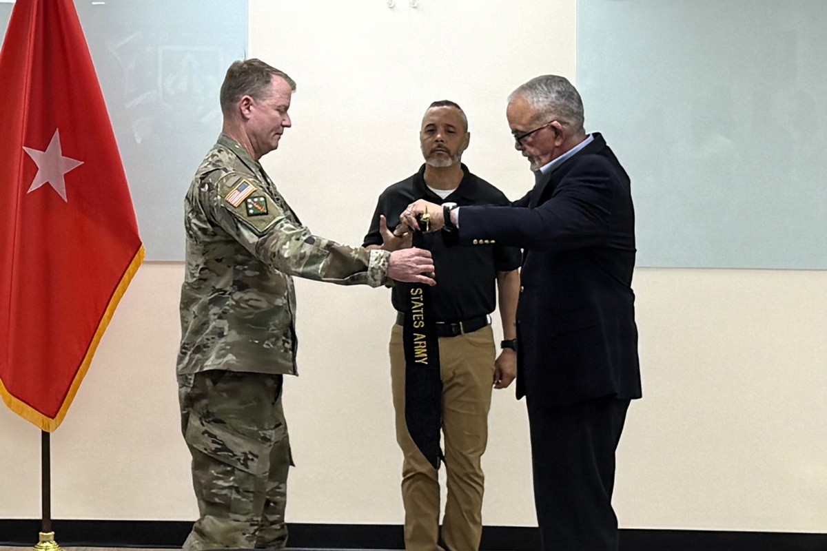 Uncasing ceremony marks CSTA transfer to MSCoE