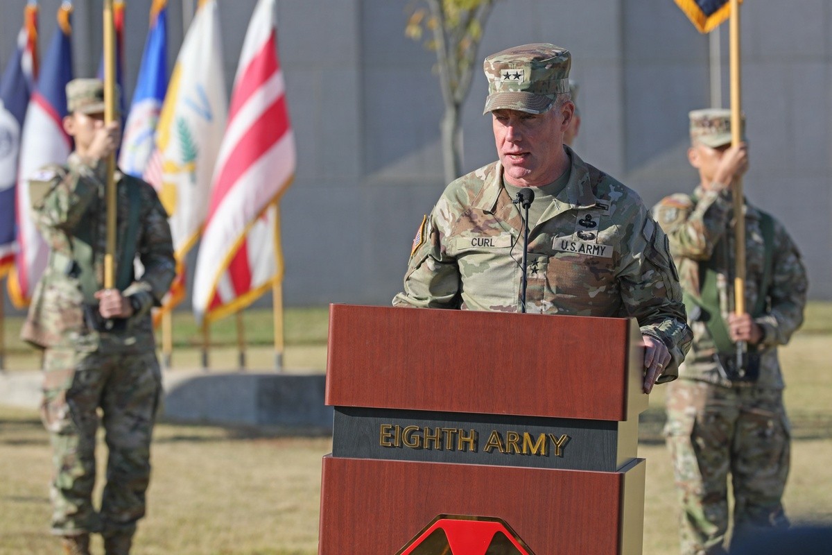 Eighth Army honors deputy commanding general for operations