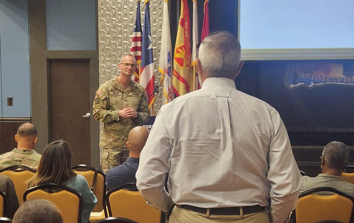 Fort Buchanan's new commander emphasizes trust, teamwork during first town hall