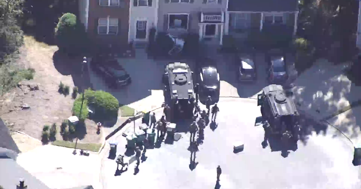 Suspect in Buckhead parking deck killing arrested in Johns Creek SWAT standoff, police say – CBS News