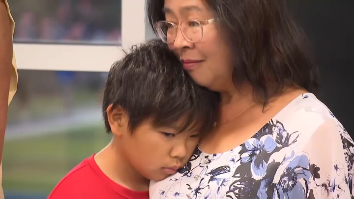 ‘Thought I might die.' 5th grader saves mother from drowning in pool – NBC Los Angeles