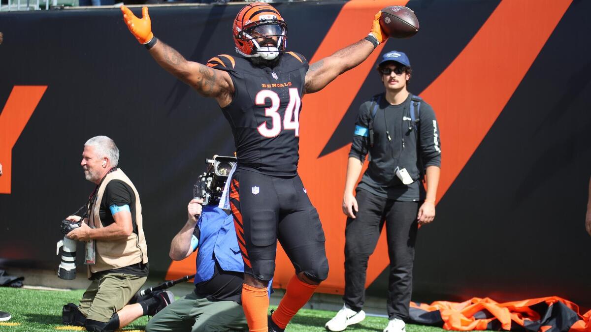 Bengals' Samaje Perine, Dolphins' Ollie Gordon among NFL Week 8 anytime TD best bets
