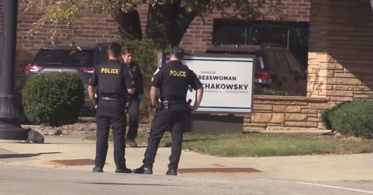 Quincy, Illinois, man charged with sending white powder to Chicago area members of Congress – CBS News