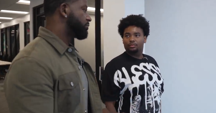 "Beyond the Gates" actor Maurice P. Kerry inspires teen from his former Georgia high school – CBS News