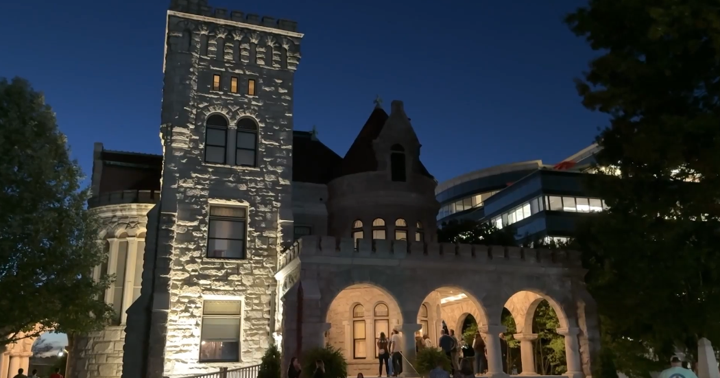 Atlanta's Rhodes Hall turns ghost stories into support for Georgia's historic buildings – CBS News