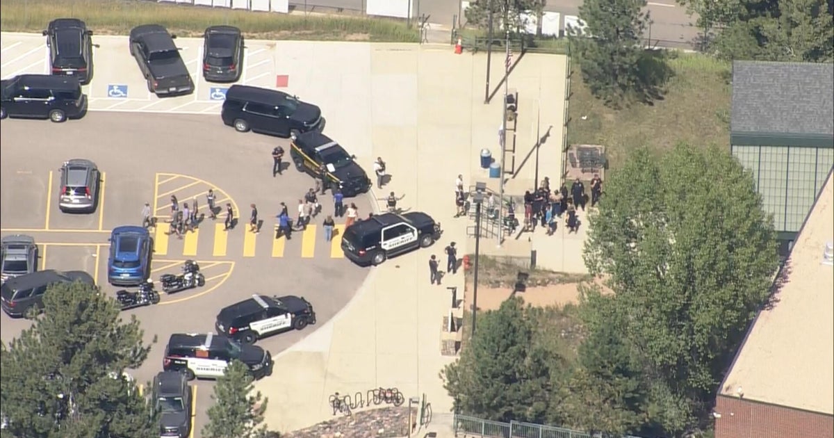 2 students wounded in shooting at Evergreen High School in Colorado; suspect dead, officials say – CBS News