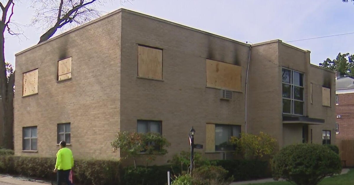 Multiple residents displaced after Deerfield, Illinois apartment fire – CBS News