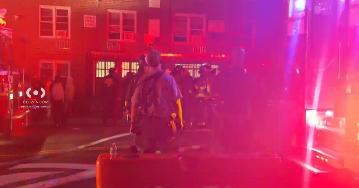 1 dead, another injured in Staten Island apartment fire – CBS News