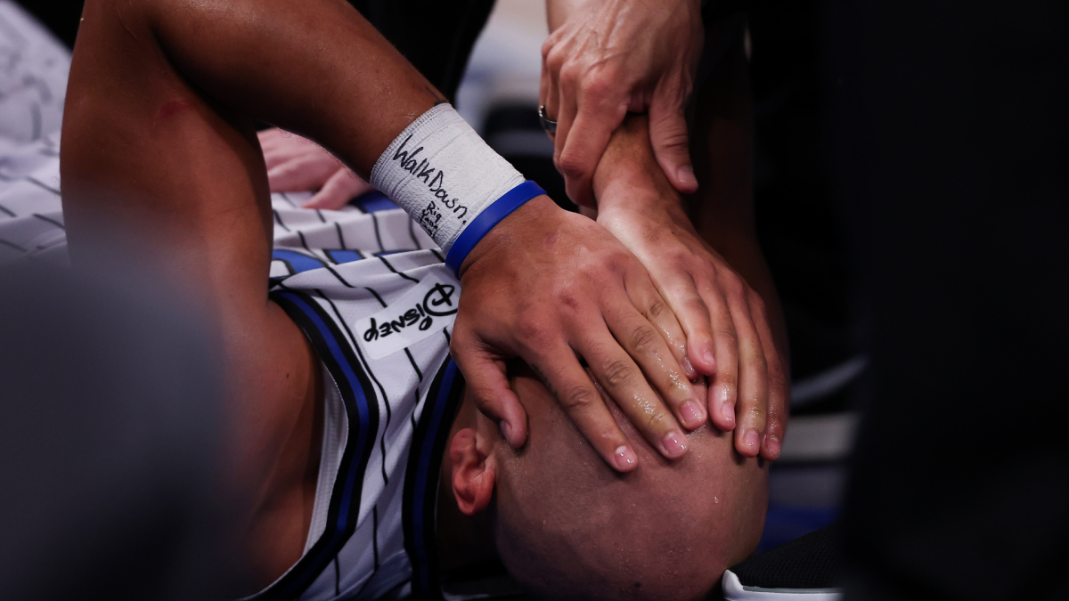 Jalen Suggs goes down with scary-looking injury as Magic continue to feel cursed